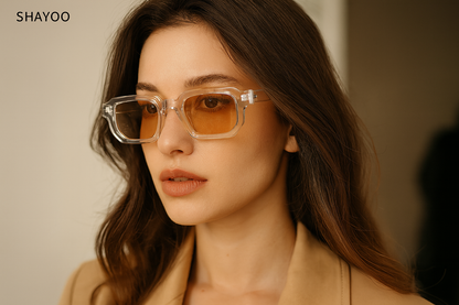 Femme portant lunettes marron